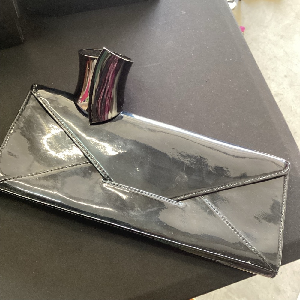 ALFANI - Black patent leather envelope purse